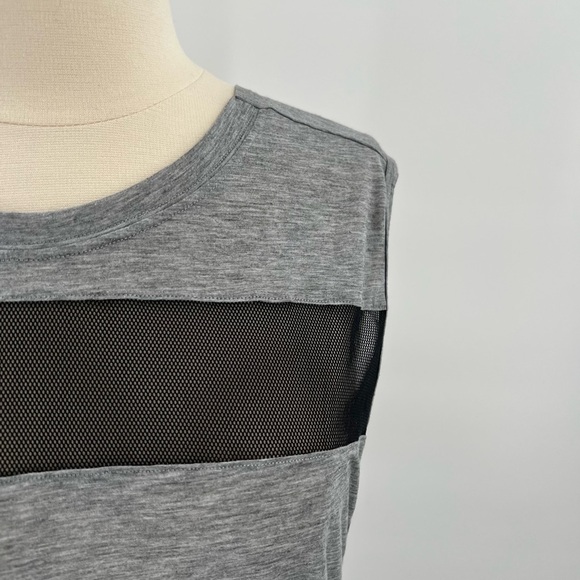 Nike Dri-Fit Breathe Sleeveless Training Top Ladies Size Medium - Picture 3 of 7